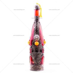 Bouteille berbère en verre rouge orné en métal ou cuivre 2021.